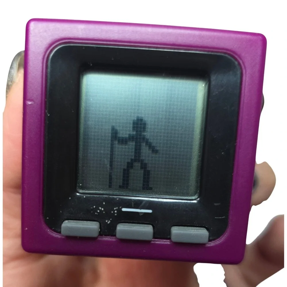 RadicaCube WorldSlim Purple Interactive Electronic HandheldGame‎ 2005 Retro Toy